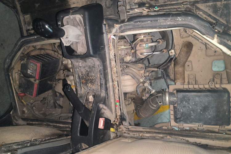 Used Wuling Zhiguang 2013 1.0L Practical Version Engine Bay