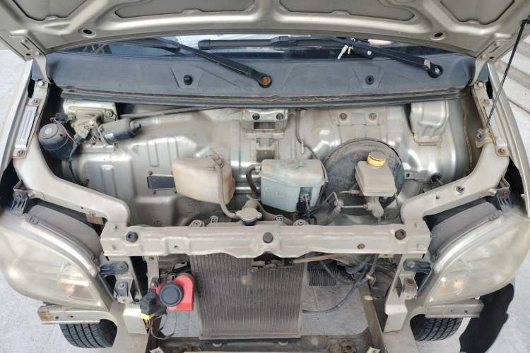 Used Wuling Zhiguang 2013 1.0L Practical Version Engine Bay