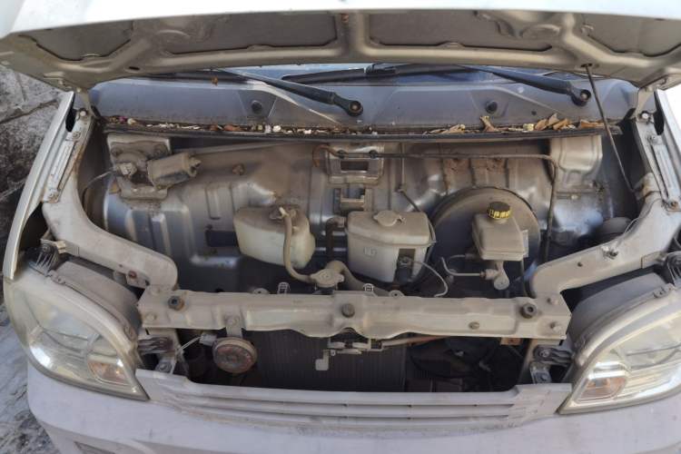 Used Wuling Zhiguang 2013 1.0L Base Version Engine Bay