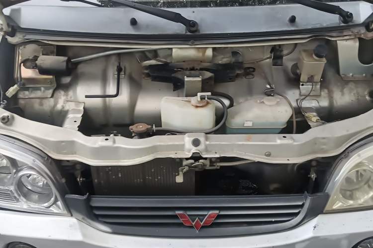 Used Wuling Zhiguang 2013 1.0L Practical Version Engine Bay