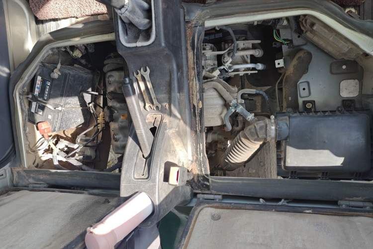 Used Wuling Zhiguang 2013 1.0L Practical Version Engine Bay