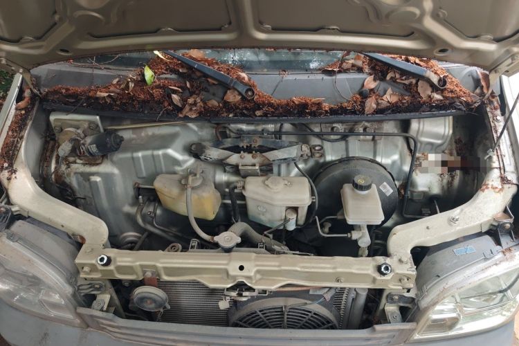 Used Wuling Zhiguang 2013 1.0L Practical Version Engine Bay