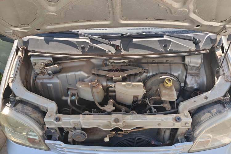 Used Wuling Zhiguang 2013 1.0L Practical Version Engine Bay