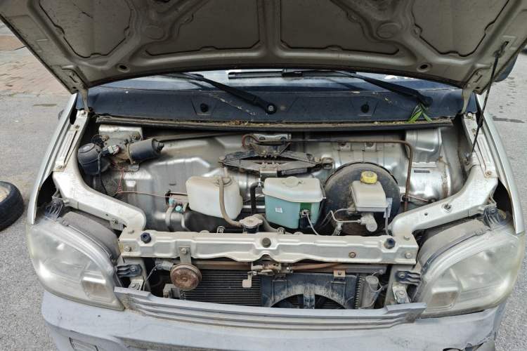 Used Wuling Zhiguang 2013 1.0L Practical Version Engine Bay