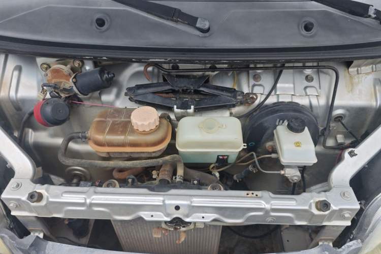 Used Wuling Zhiguang 2013 1.0L Practical Version Engine Bay