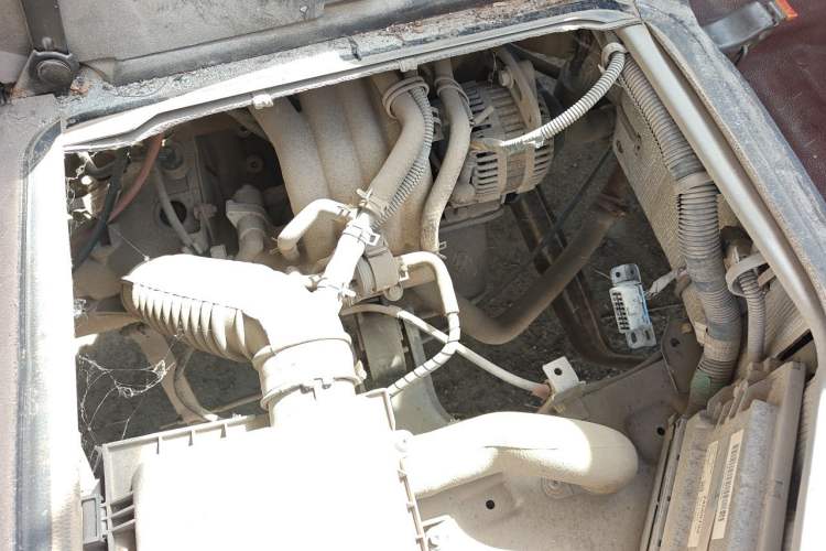 Used Wuling Zhiguang 2013 1.0L Practical Version Engine Bay Left