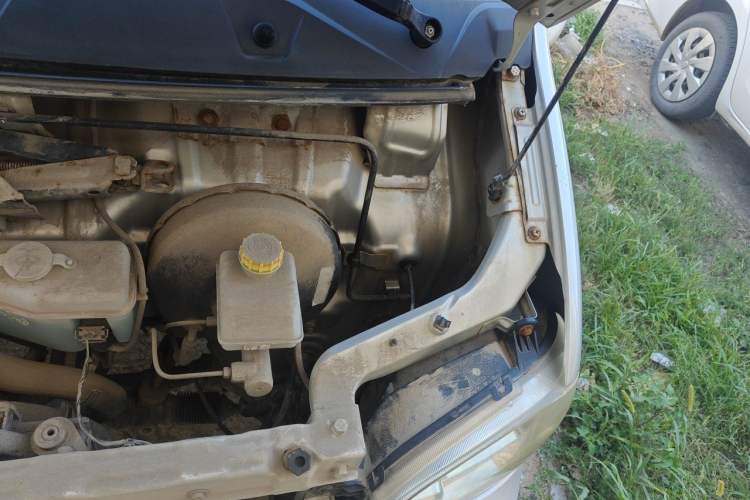 Used Wuling Zhiguang 2013 1.0L Practical Version Engine Bay Left