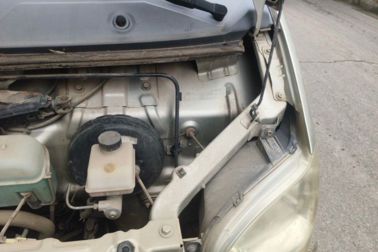 Used Wuling Zhiguang 2013 1.0L Practical Version Engine Bay Left