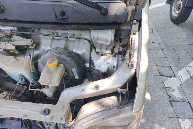 Used Wuling Zhiguang 2013 1.0L Base Version Engine Bay Left