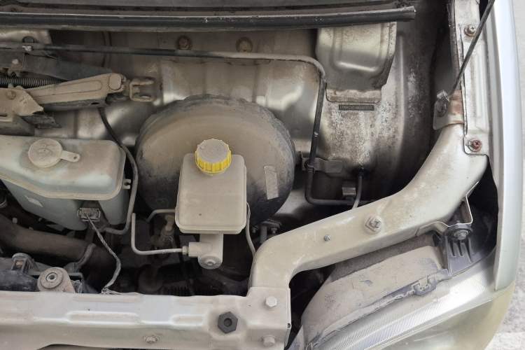 Used Wuling Zhiguang 2013 1.0L Base Version Engine Bay Left