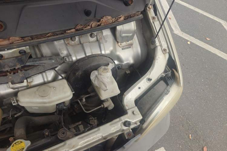 Used Wuling Zhiguang 2013 1.0L Practical Version Engine Bay Left