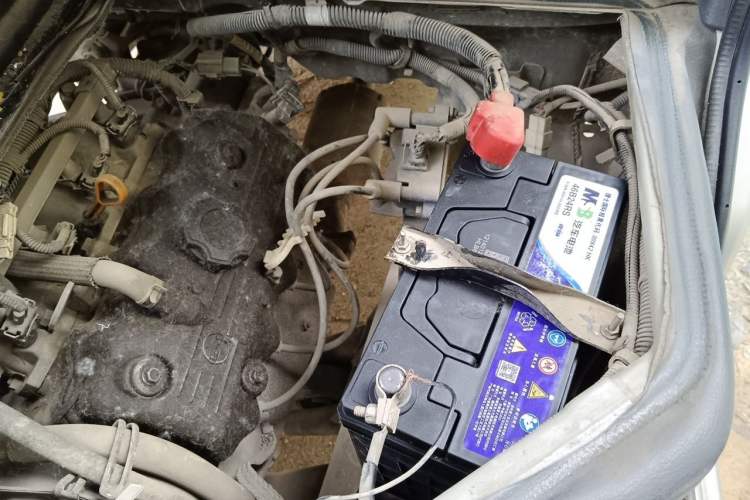 Used Wuling Zhiguang 2013 1.0L Practical Version Engine Bay Left