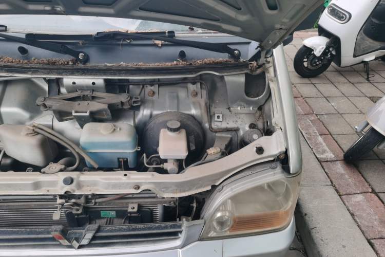 Used Wuling Zhiguang 2013 1.0L Practical Version Engine Bay Left
