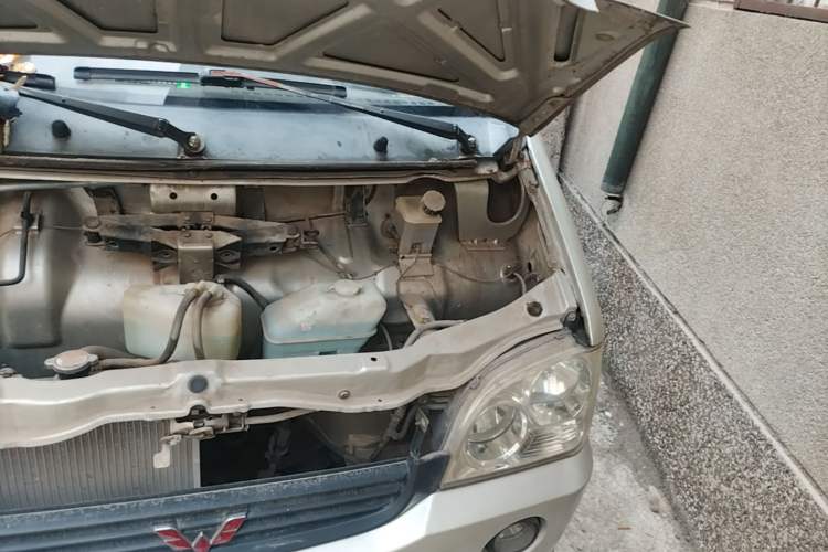 Used Wuling Zhiguang 2013 1.0L Practical Version Engine Bay Left