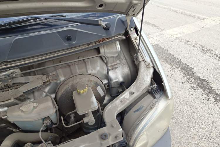 Used Wuling Zhiguang 2013 1.0L Practical Version Engine Bay Left