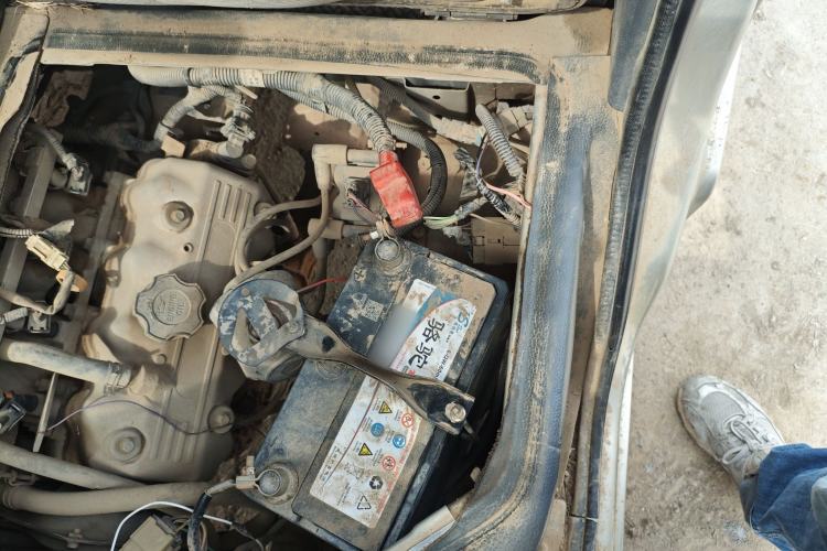 Used Wuling Zhiguang 2013 1.0L Practical Version Engine Bay Left