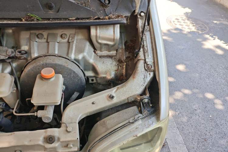 Used Wuling Zhiguang 2013 1.0L Practical Version Engine Bay Left