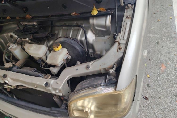 Used Wuling Zhiguang 2013 1.0L Practical Version Engine Bay Left