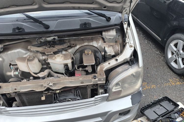 Used Wuling Zhiguang 2013 1.0L Practical Version Engine Bay Left