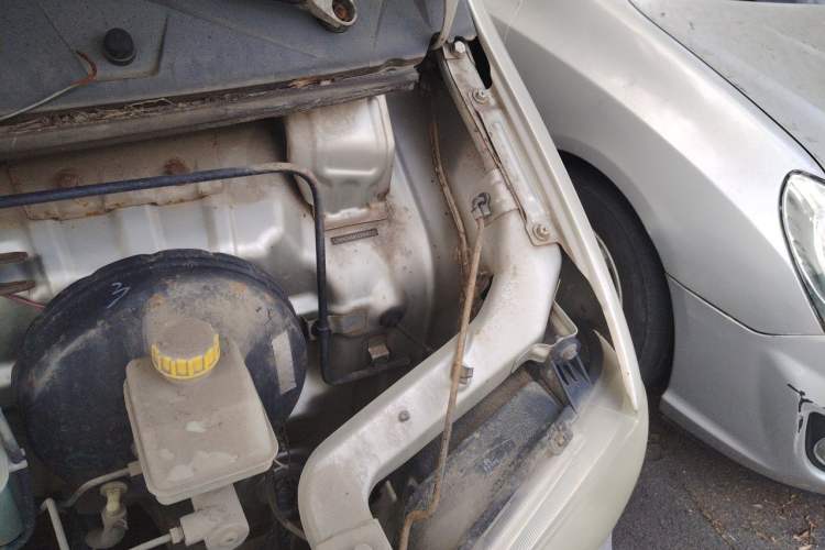 Used Wuling Zhiguang 2013 1.0L Practical Version Engine Bay Left