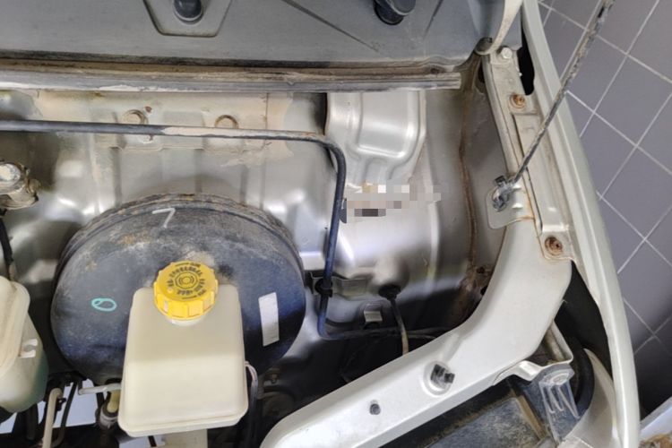 Used Wuling Zhiguang 2013 1.0L Base Version Engine Bay Left