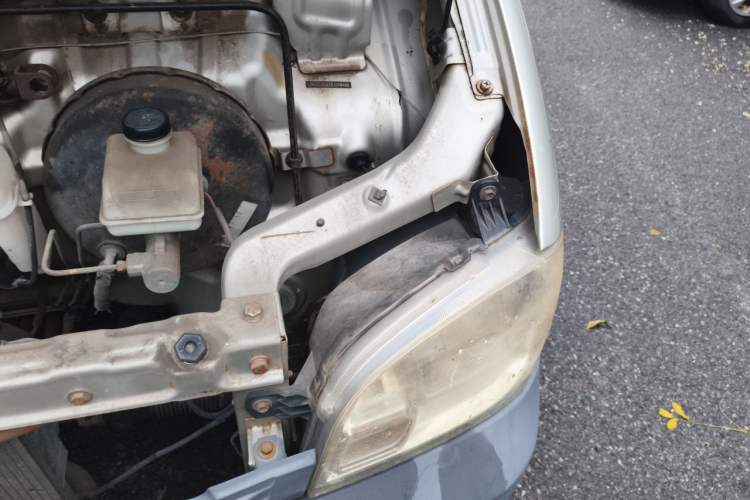 Used Wuling Zhiguang 2013 1.0L Practical Version Engine Bay Left