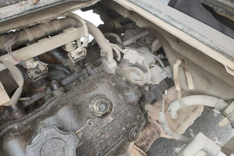 Used Wuling Zhiguang 2013 1.0L Practical Version Engine Bay Left