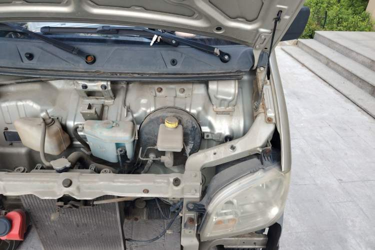 Used Wuling Zhiguang 2013 1.0L Practical Version Engine Bay Left