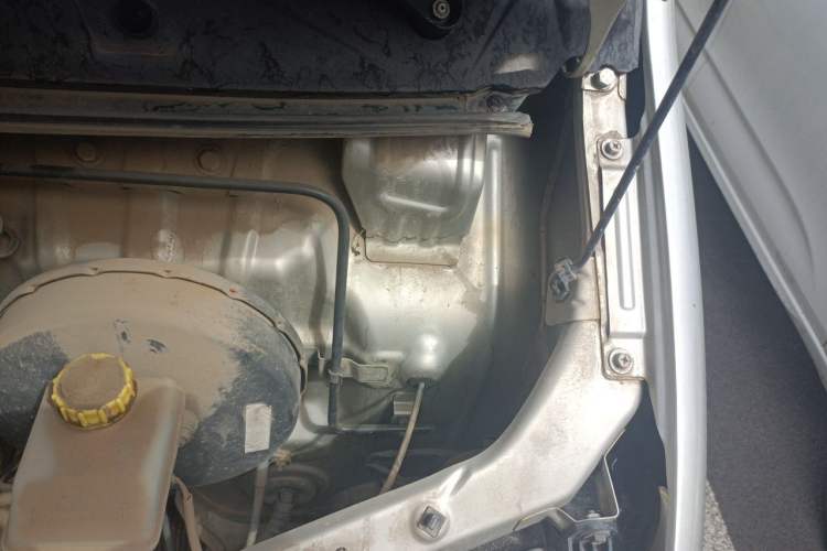 Used Wuling Zhiguang 2013 1.0L Practical Version Engine Bay Left