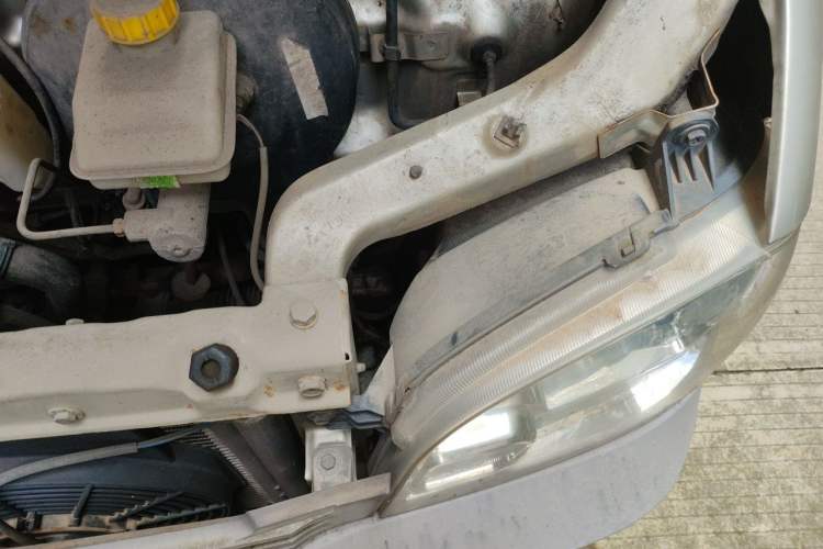 Used Wuling Zhiguang 2013 1.0L Practical Version Engine Bay Left