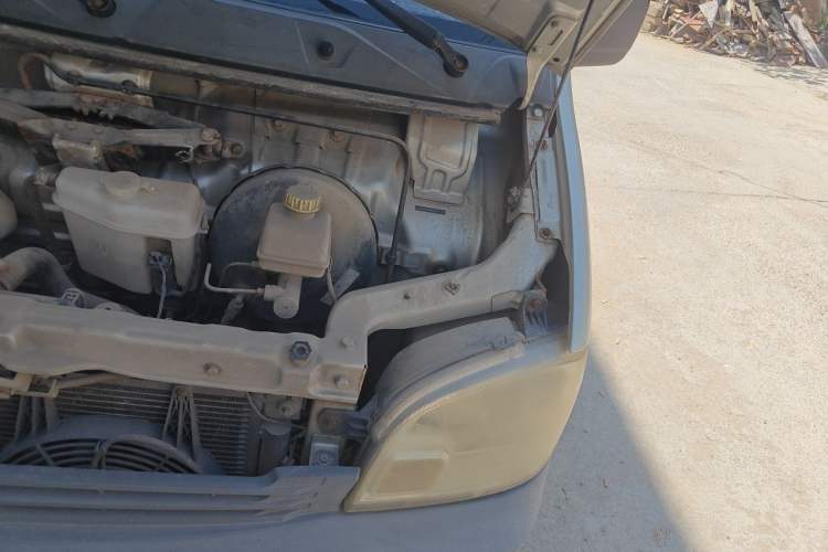 Used Wuling Zhiguang 2013 1.0L Practical Version Engine Bay Left