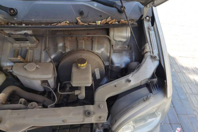 Used Wuling Zhiguang 2013 1.0L Base Version Engine Bay Left