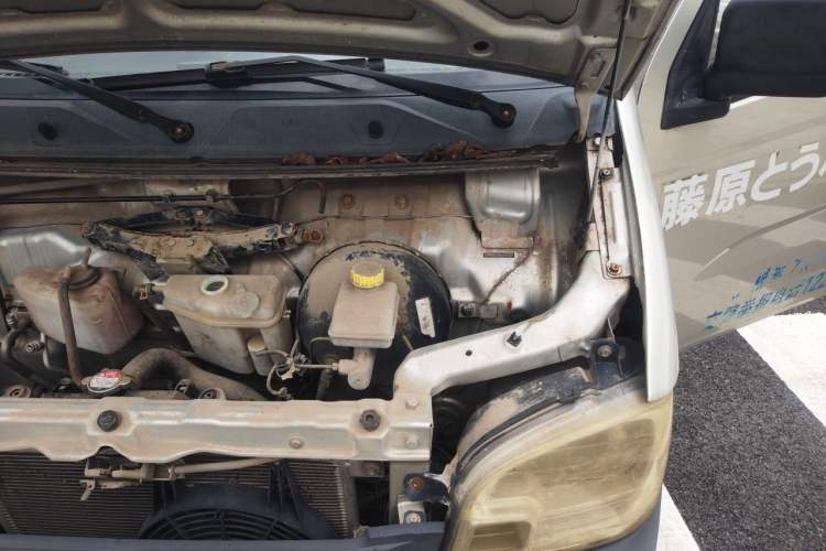 Used Wuling Zhiguang 2013 1.0L Practical Version Engine Bay Left