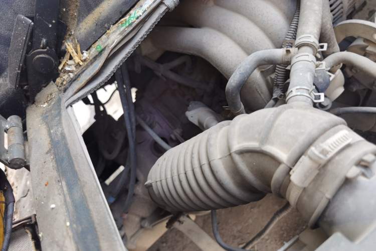 Used Wuling Zhiguang 2013 1.0L Practical Version Engine Bay Left