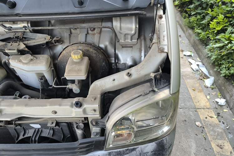 Used Wuling Zhiguang 2013 1.0L Practical Version Engine Bay Left