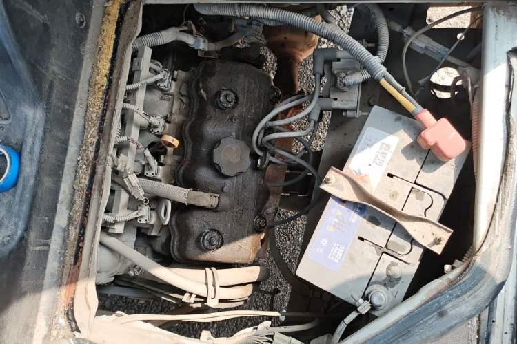 Used Wuling Zhiguang 2013 1.0L Practical Version Engine Bay Left