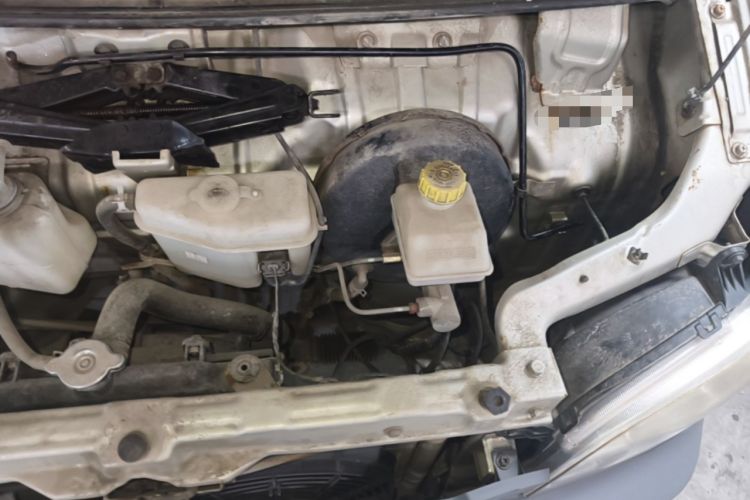 Used Wuling Zhiguang 2013 1.0L Practical Version Engine Bay Left