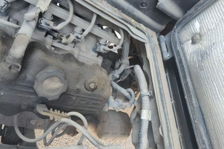 Used Wuling Zhiguang 2013 1.0L Practical Version Engine Bay Left