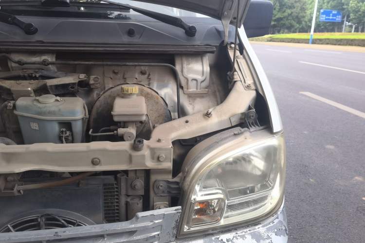 Used Wuling Zhiguang 2013 1.0L Base Version Engine Bay Left