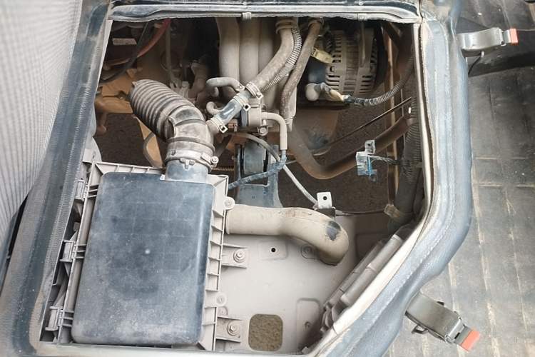 Used Wuling Zhiguang 2013 1.0L Base Version Engine Bay Left
