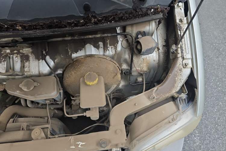 Used Wuling Zhiguang 2013 1.0L Practical Version Engine Bay Left