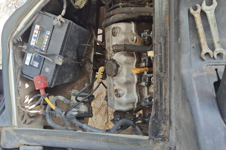 Used Wuling Zhiguang 2013 1.0L Practical Version Engine Bay Left