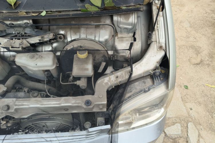 Used Wuling Zhiguang 2013 1.0L Practical Version Engine Bay Left