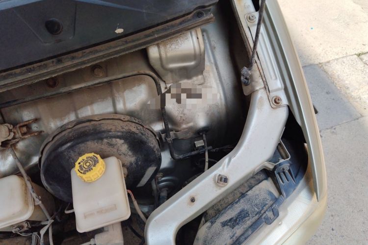 Used Wuling Zhiguang 2013 1.0L Base Version Engine Bay Left