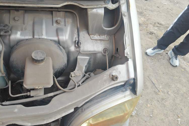 Used Wuling Zhiguang 2013 1.0L Practical Version Engine Bay Left