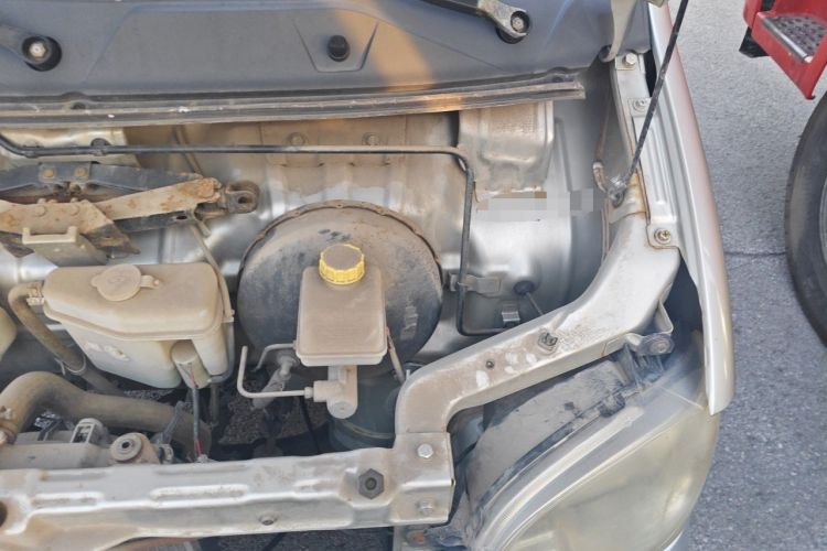 Used Wuling Zhiguang 2013 1.0L Practical Version Engine Bay Left
