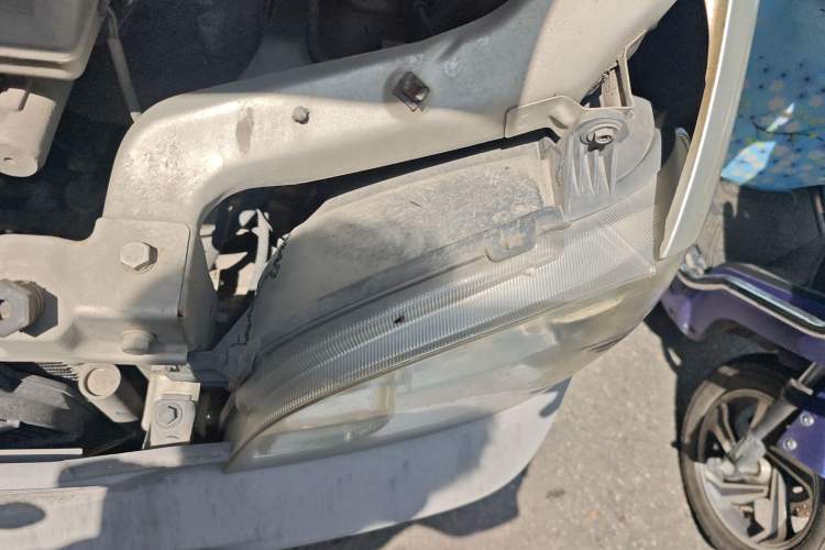 Used Wuling Zhiguang 2013 1.0L Base Version Engine Bay Left