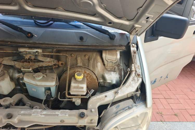 Used Wuling Zhiguang 2013 1.0L Practical Version Engine Bay Left