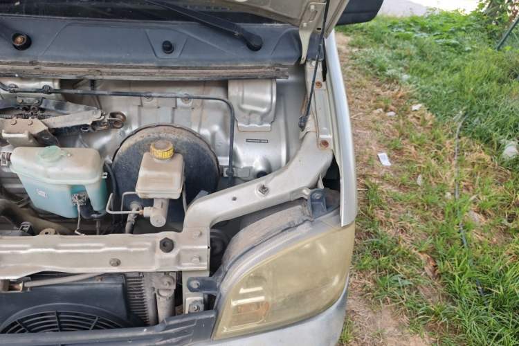 Used Wuling Zhiguang 2013 1.0L Base Version Engine Bay Left