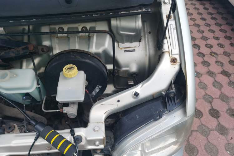 Used Wuling Zhiguang 2013 1.0L Practical Version Engine Bay Left